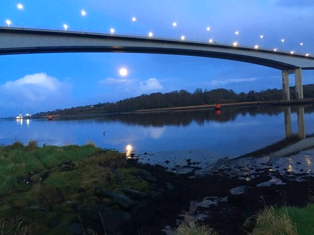 GMLmusic's tweet photo. iPhone pics don't really do it justice, but nice evening.
#FoyleBridge #StrandedBoat https://t.co/y0jF7XTHKR