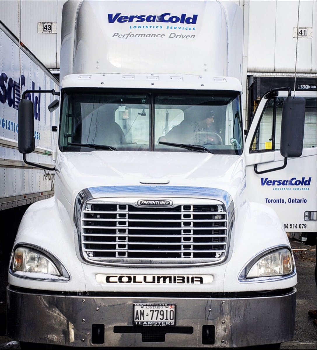 jasonsweet419's tweet photo. Can you see it... #Respect π
#VersaCold drivers are proud #Teamsters!!! #TeamstersCanada π¨π¦ #EssentialWorkers
#TeamstersWarehouseDivision https://t.co/KwPNvBZVxY