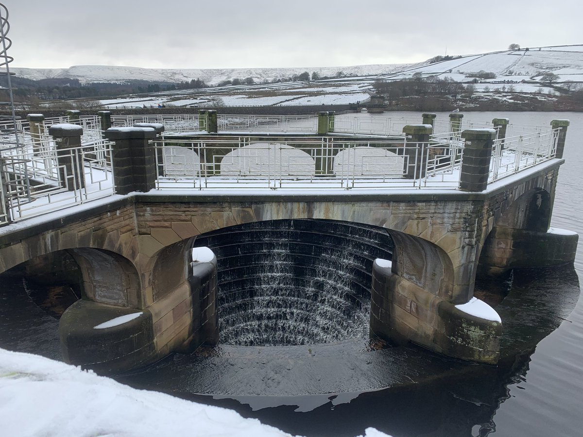 johnfisher376's tweet photo. Had a lovely snowy walk around Digley reservoir https://t.co/9NYimwpOAU