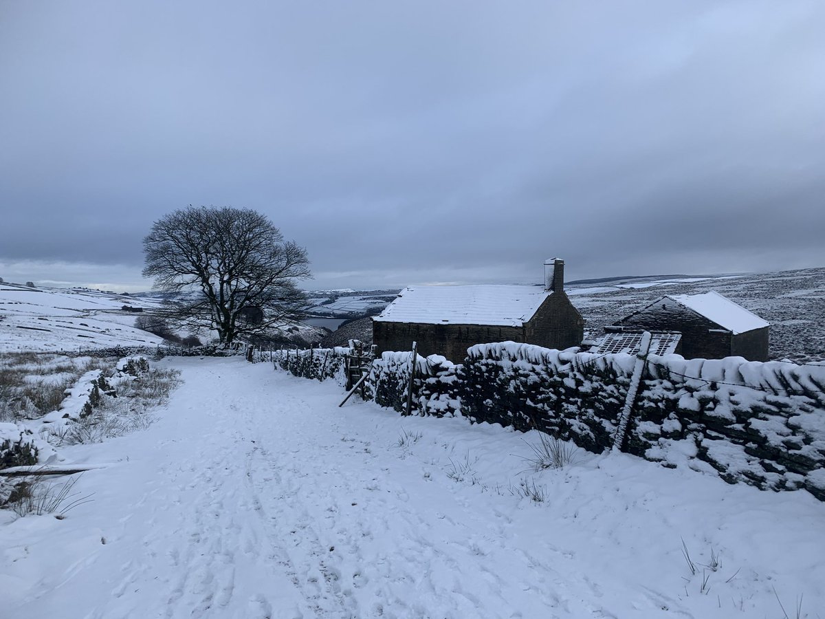 johnfisher376's tweet photo. Had a lovely snowy walk around Digley reservoir https://t.co/9NYimwpOAU