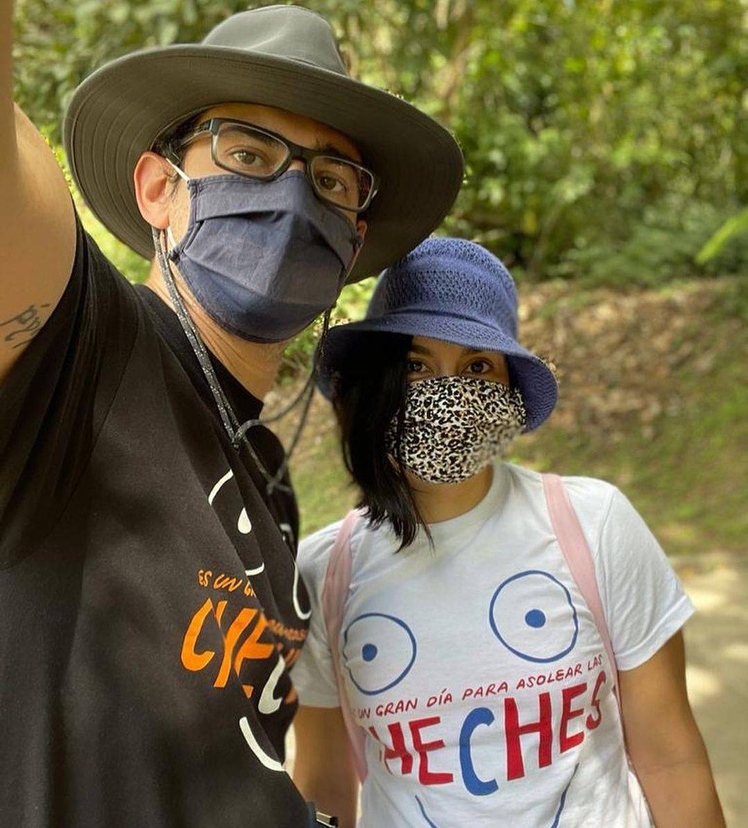 Killer_Quake's tweet photo. Hoy es un gran día para solear
las Cheches (en pareja) 😎😎🌞
https://t.co/pIFtCOVia3
#Felizmartes #México #CDMX
#MX #Playeras #Cheches #Elán https://t.co/G3qerjsqUB