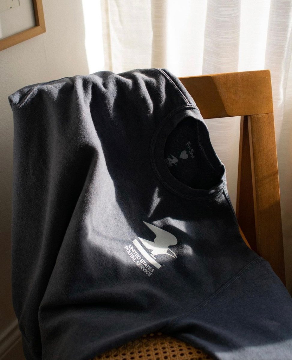 USPS employees travel 1.34 billion miles to deliver mail annually, equivalent to 53,640 laps around Earth 🌎 

Catch the USPS x Fred Segal collection, now 20% off on FredSegal.com ♥️

📷: @thebestofk 

#fredsegallovesusps #usps #uspsproduct #uspsmerch  #FredSegal