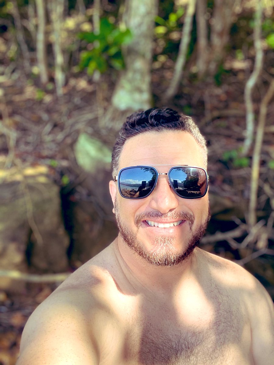 BaduPerrone's tweet photo. Bora iniciar 2021 com o Pé direito?
Quais são seus planos? #baduperrone #badu #2021 #sertanejo #pédireito https://t.co/BFgx9l6zeH
