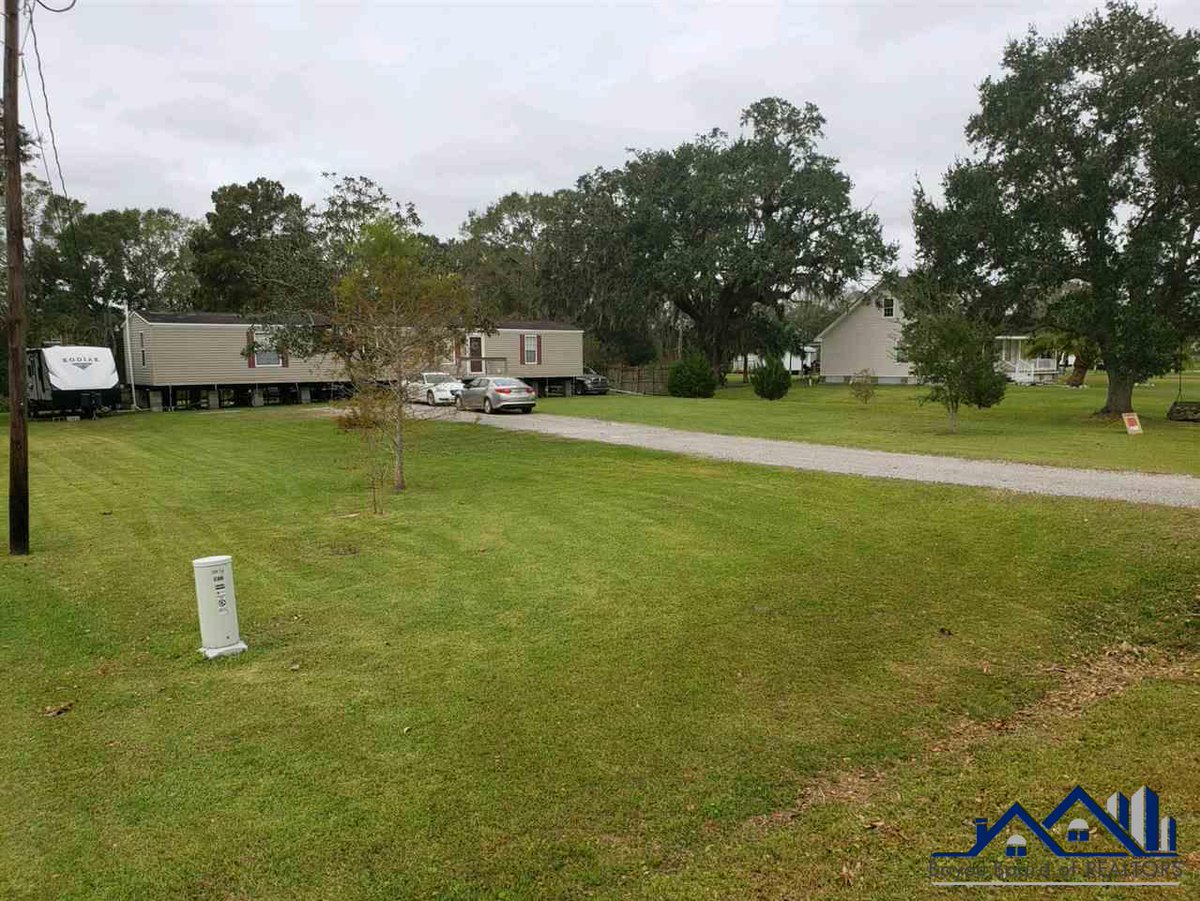 Tonya Blanchard would love to show you the #listing at 3644 Grand Caillou Road #Houma #LA  #realestate tour.corelistingmachine.com/home/D8XG2B