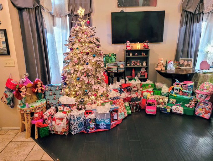 Yea... the little one is spoiled.. I just can't help myself.. now I gota find a bigger house lol https://t<a href="/tag/handpayplz"class="tags"><span>#handpayplz</span></a>