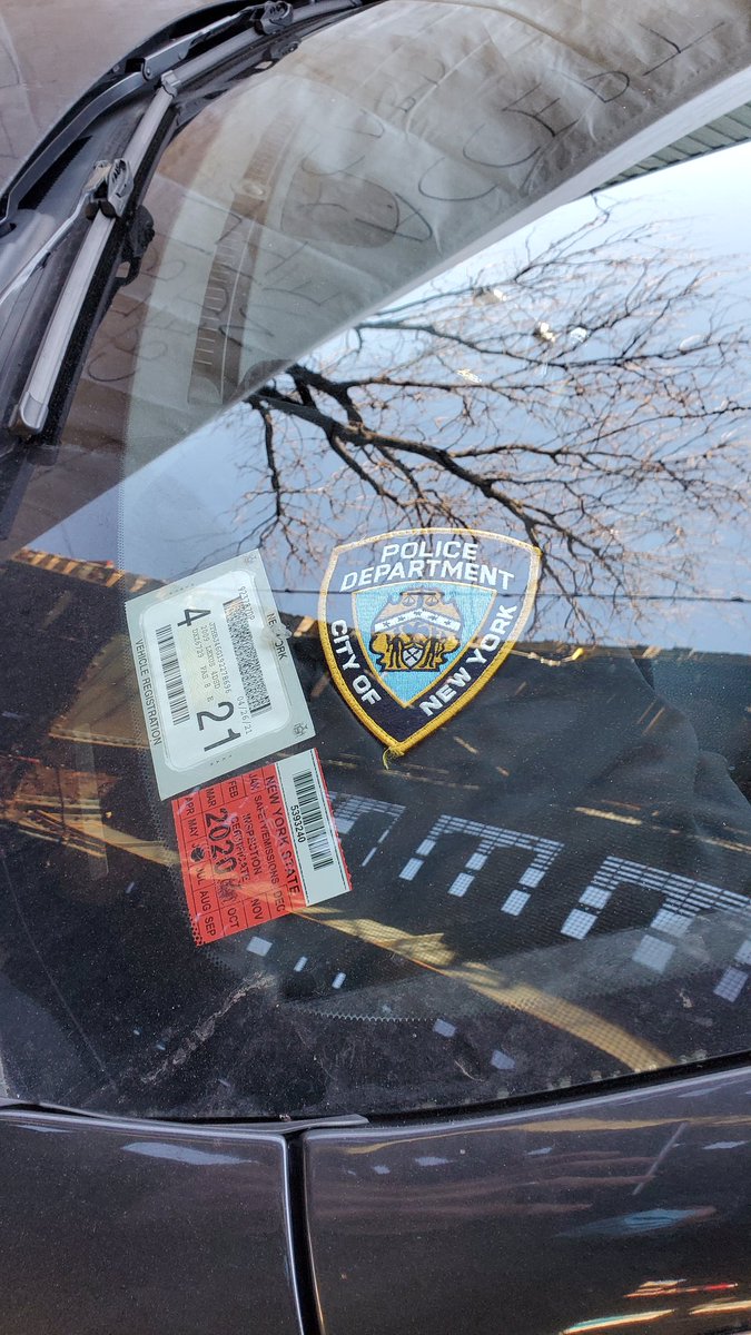 WakefieldBxDave's tweet photo. @placardabuse @AndrewCohenNYC @JeffreyDinowitz @NewYorkStateAG @NYPDShea @NYPDChiefofDept @NYPDTransport @NYCMayor @NYPD50Pct And here are the photos showing the illegally parked vehicle with NYPD junk and expired @nysdmv inspection.
#taleof2cities #fakecrackdown #FakeReform https://t.co/StgCvGAyt7