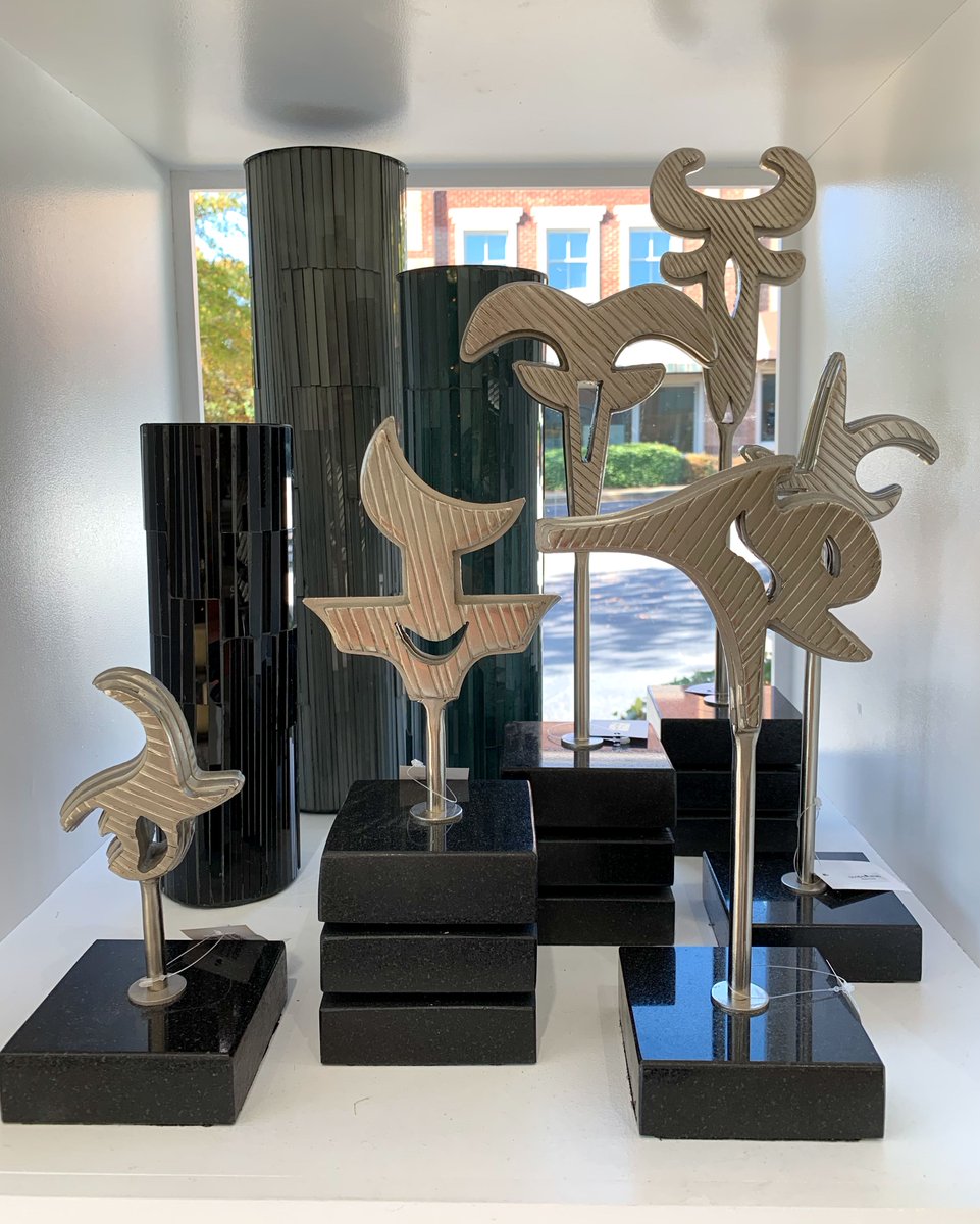 BTTDesign's tweet image. Transition your decor from holidays to a sophisticated aesthetic 🙌🏽  Shop Bend the Trend for classic and contemporary design!

#BTT #BendTheTrend #LakeOconee #Greensboro #HomeDecor #InteriorDesign