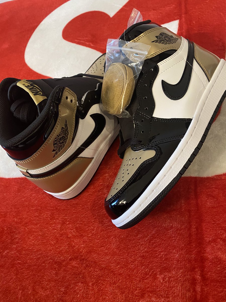 Overratedplug's tweet image. Air Jordan 1 Retro NRG Patent Gold Toe 🔥📦

#ShopOverRated | Discount Available