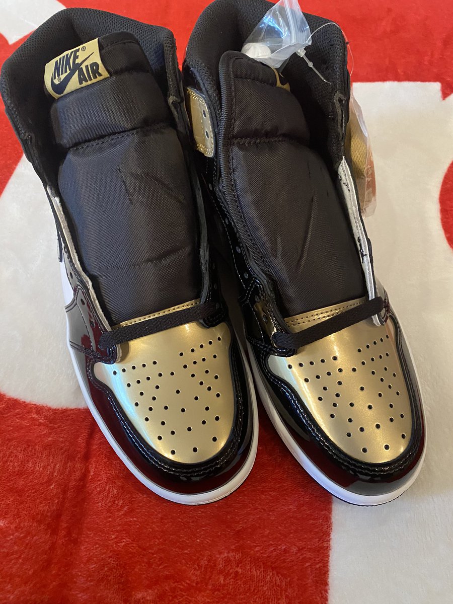 Overratedplug's tweet image. Air Jordan 1 Retro NRG Patent Gold Toe 🔥📦

#ShopOverRated | Discount Available