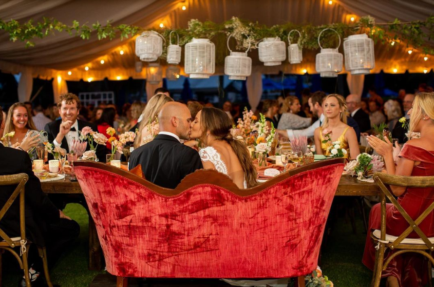 Plíthos Event Rentals &amp; Styling 

Happy for all our couples that will have this years #nyekiss as newlyweds! 🎊
Photo <a href="/todd_studios/">MichaelToddStudios</a>
#Sanibel #casaybelresort #wedding