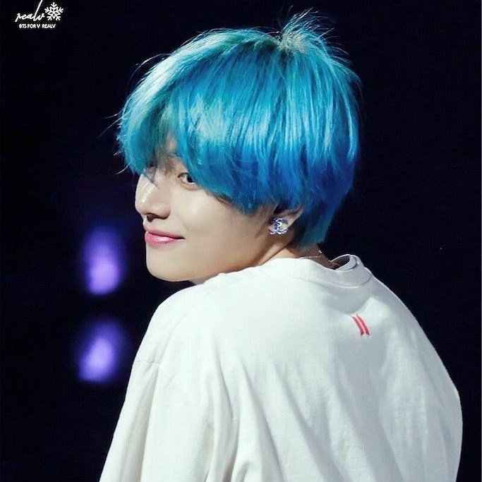 Bts_army_TR_'s tweet photo. Onun bize katkılarından hangi birini yazayım,hangi birinden bahsedeyim. Onların yeri tüm armylerde ayrı. İYİ Kİ DOĞDUN TAEHYUNG iyi ki doğdun.....
#KimTaehyung #HAPPYVDAY #HappyBirthdayTaehyung #HappyTaehyungDay #HappyBirthdayV https://t.co/QXyh6R5qyp