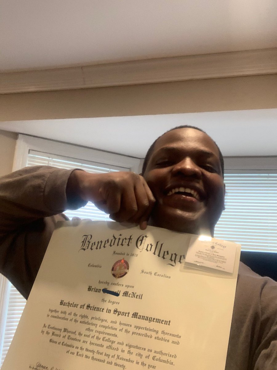 lilmac_ttu's tweet photo. Truly has been a long road🤧 But with God on your side and a amazing support system anything is possible 💯‼️ #FIRSTCOLLEGEGRAD Tae @JevonteCurtis look brudda i did it ghee i finshed 💯 https://t.co/V42tY9JgvY