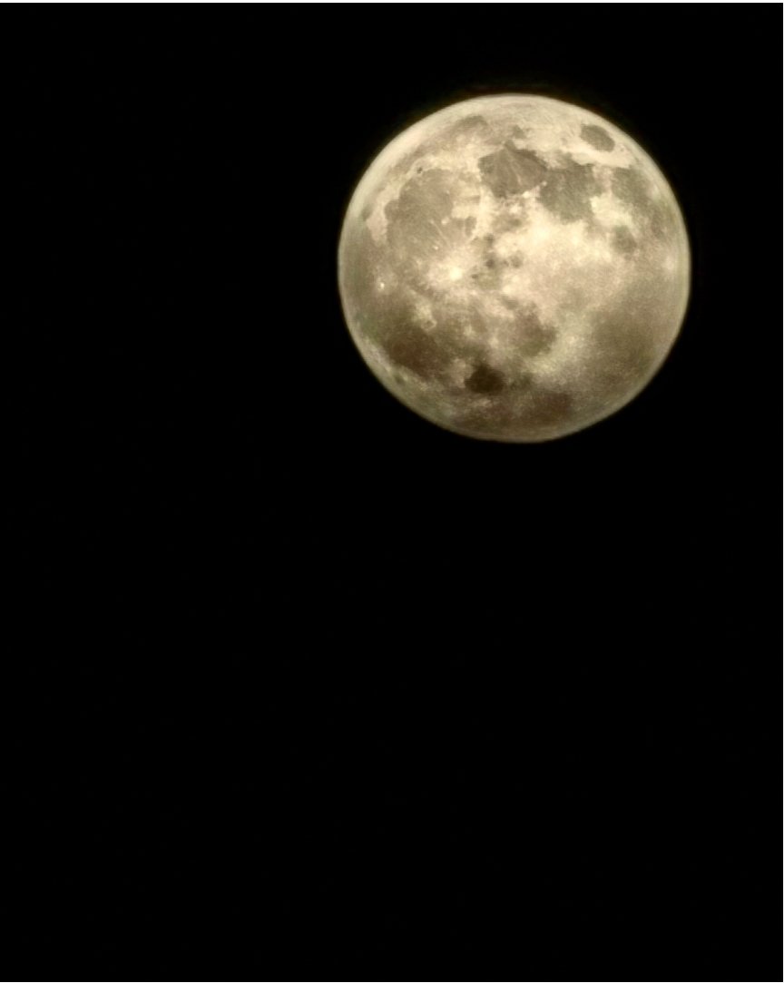 Then the moon rose, full and frozen too, lighting up the snow below (can you believe this is a phone shot? Not so sharp but still!).