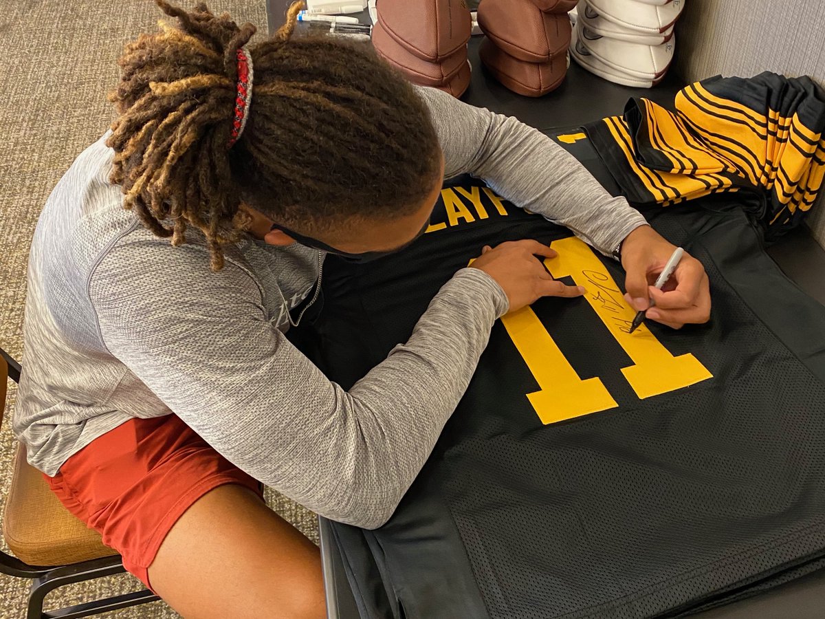 TotalSportsEnt's tweet photo. If Chase Claypool scores a touchdown and the Steelers win today, we'll give a Chase Claypool autographed jersey to someone who retweets this tweet AND follows us! https://t.co/9xiwkppsZL