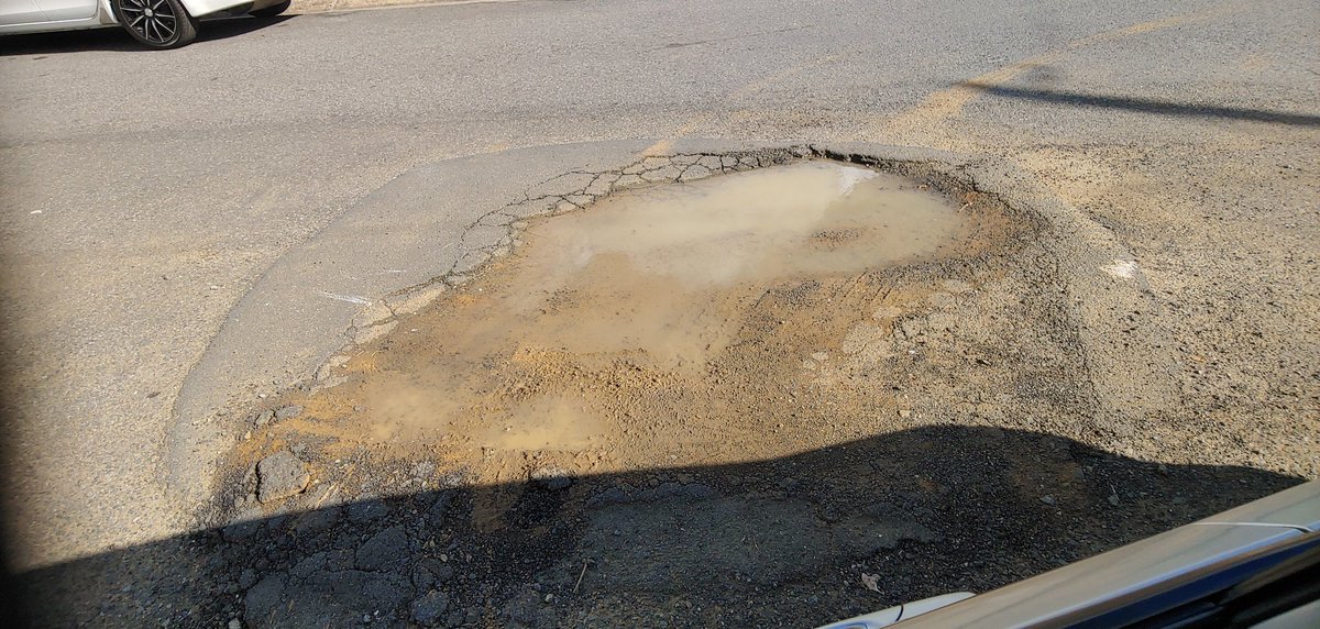joanmypr's tweet photo. @adoptaunhoyo lleva 2 años así, el municipio le tira tierra y ya, dicen que no tienen personal para repararlo. Calle 4 Villas de Castro Caguas Puerto Rico. https://t.co/xiFxYU8ZJg