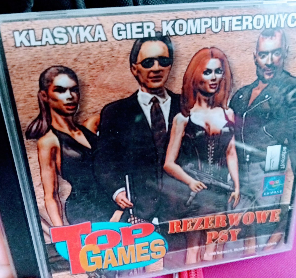 kuban85's tweet photo. Zewsząd hejty na #Cyberpunk2077, a ja pamiętam takie "złote" czasy polskich producentów gier komputerowych xD Kontrowersje, przekleństwa, sekzy, no wszystko tu było poza poziomem xD A nie, sorka, jego resztki ratował głos Macieja Kozłowskiego i muzyka (Kury!) Ale beka generalnie. https://t.co/xAJ6p7wcmx
