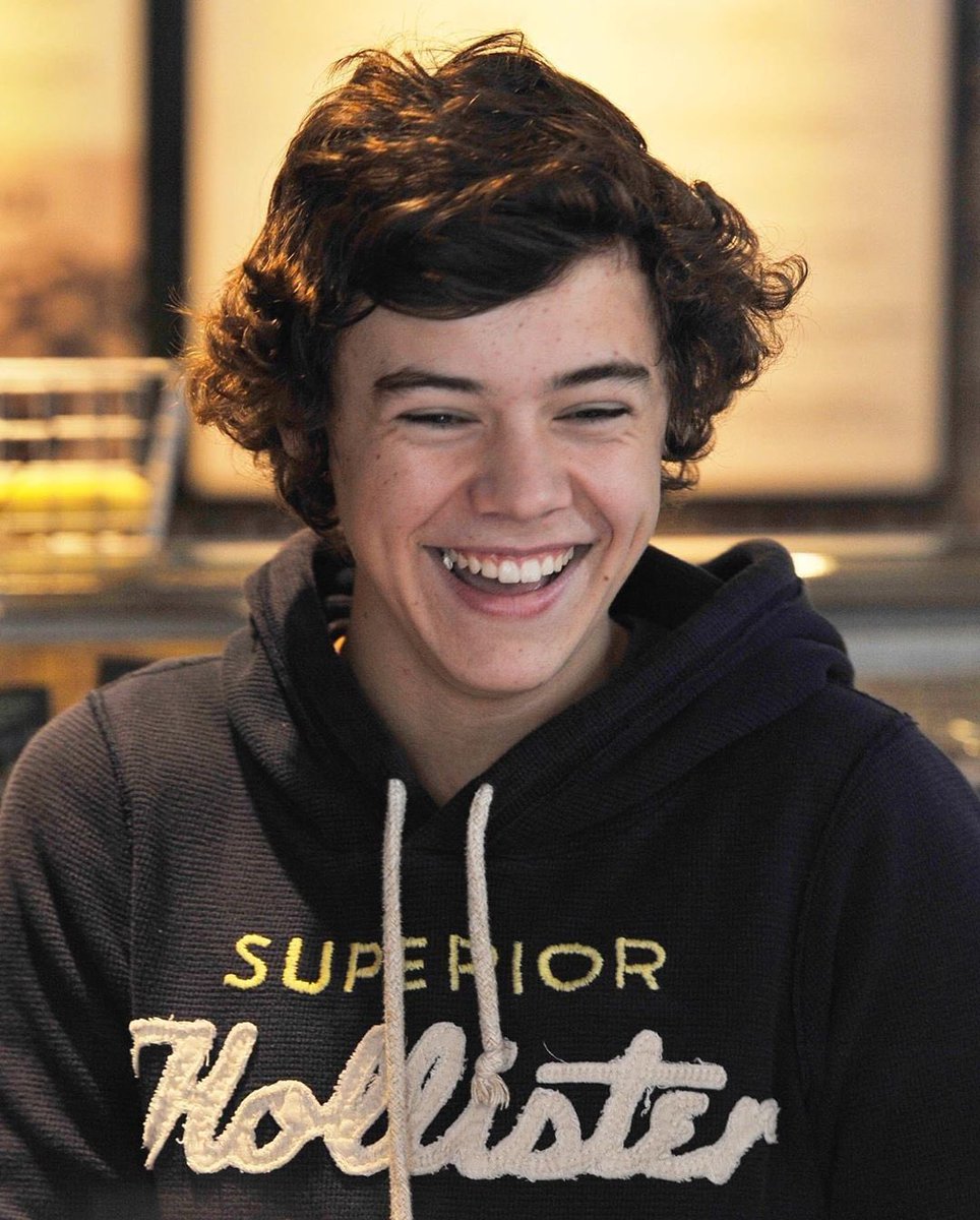 hstylespics's tweet photo. .   harry styles              harry styles
         then                           now https://t.co/ugDkNy6USu