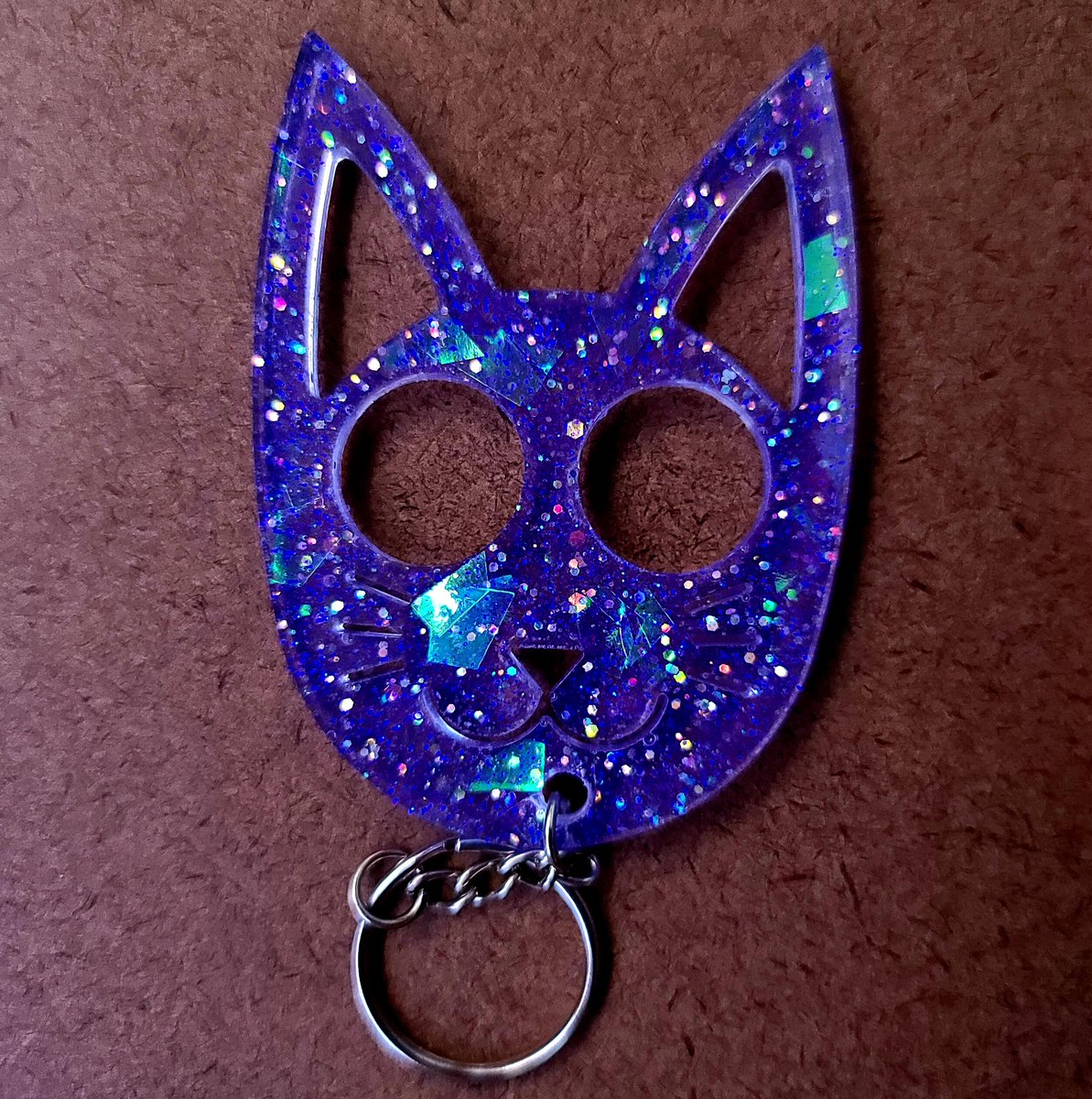 MakisCrafts's tweet image. Kitty defense keychains! These ones are made with resin and using straight semi pigmented glitter.  Also some iridescent flakies in there.  I can make a bunch of different shades via mica powder as well.  Send me a PM!

#defensekitty #kittydefense #catkeychains