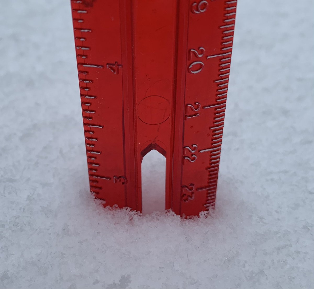 mojo_morris's tweet photo. @NWSDesMoines 1 pm snow depth at Waukee south of Centennial Park 2.5 inches. https://t.co/C7jA9VPBHc