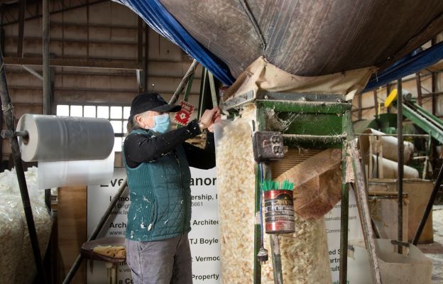 VTForestSummit's tweet photo. A #Vermont-grown, compostable alternative to plastic and polystyrene packaging that supports the forest economy? Yes please! Read the full story on Sylvacurl at https://t.co/seiFnePShX. #ThinkVT #ForestProud #VermontWood #ThisisVT #HardwickVT https://t.co/wQaM7WmHld