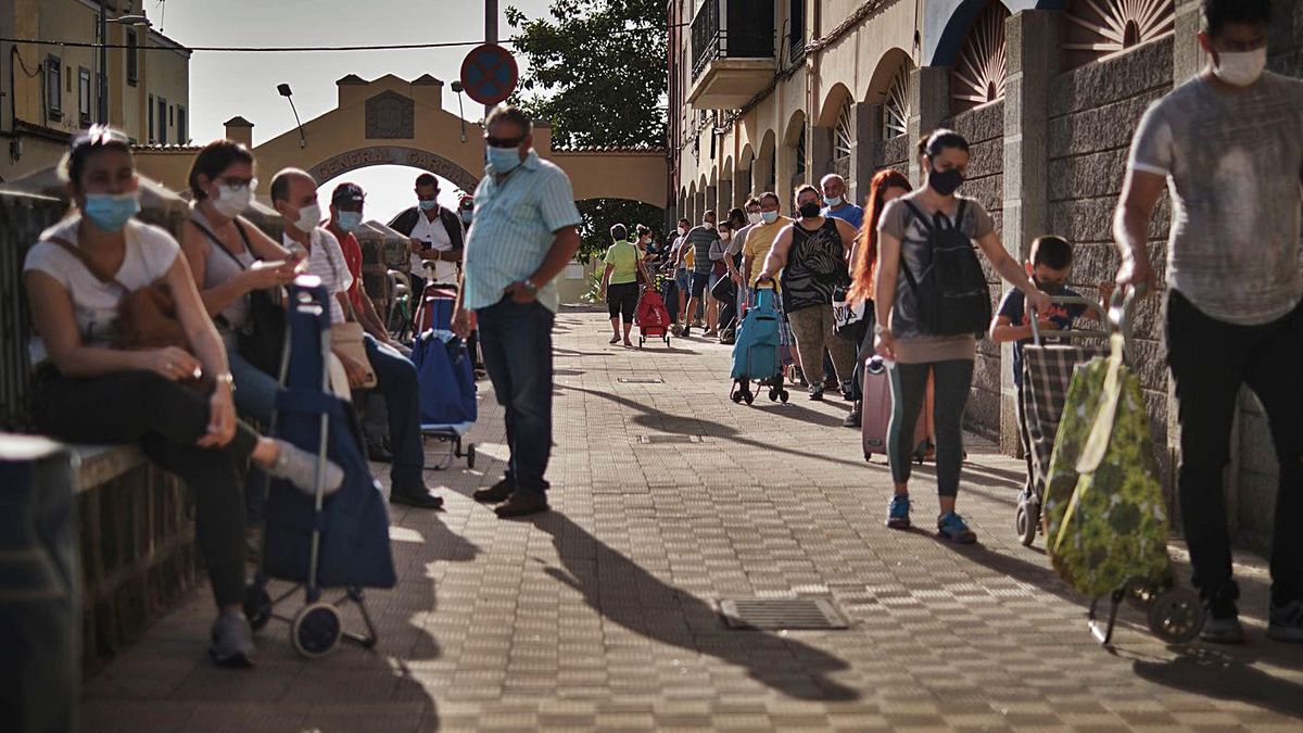 🆕 Santa Cruz de Tenerife es la cuarta ciudad española con mayor inversión para familias y personas vulnerables💚💙

En 2021 un total de 21,4 millones de euros que servirán para paliar la situación actual y futura💪

🗞 🌐eldia.es/santa-cruz-de-…
