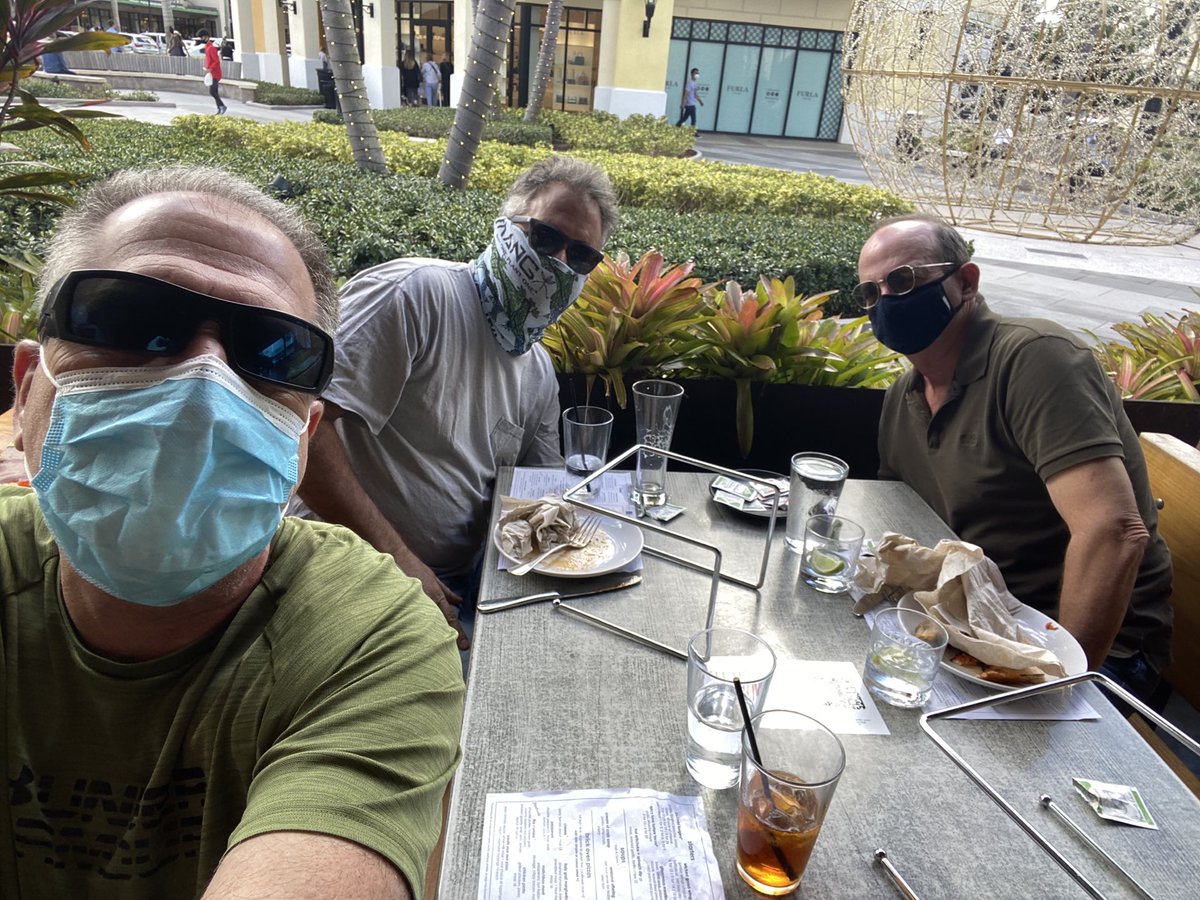 Retired #Marlins Beat Writers’ Club. Lunch with ⁦<a href="/clarkspencer/">clarkspencer</a>⁩ ⁦<a href="/joecapMARLINS/">Joe Capozzi</a>⁩ Toast to the late great Juan C Rodriguez!