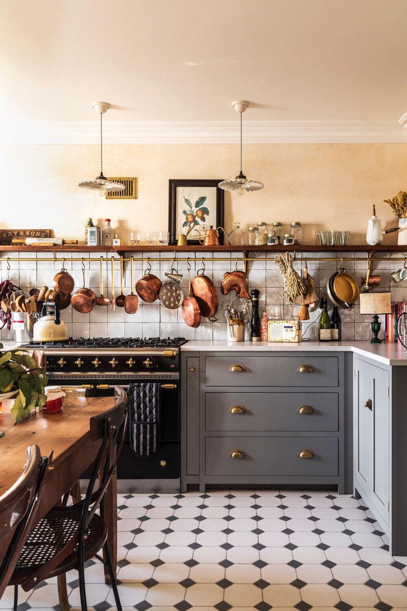 deVOLKitchens's tweet photo. Oooh check out this beautifully cosy deVOL Kitchen on @thenordroom, it's just brimming with charm and personality.
Take a look closer on The Nordroom website - https://t.co/muZOKavMwO #Shaker #CosyKitchen Image by Carole Poirot https://t.co/t3SpVsw0eV