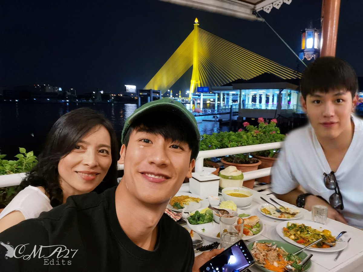 _cma27's tweet photo. My TayNew own version of Dinner with Mom🤭
🐷🌞 @Tawan_V @new_thitipoom
#เตนิว #Tawan_V #Newwiee #TayNew #TayNewEdit #CMA27 https://t.co/GfryLh7c0W
