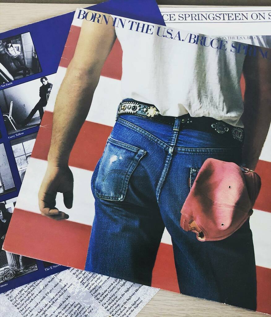 runningmatters_'s tweet photo. #RunningMatters on #Instagram https://t.co/7PneJ0E9fn My original 1984 Born in the USA vinyl album with band photos, promo discography listing and song lyrics still sounding as good as the day I bought it.
I must rebuild my collection again.
#glorydays #music #bestsounds #t… https://t.co/cib6YpC4C1