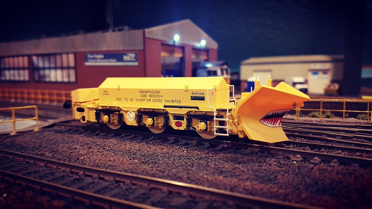 BarnabasJCT's tweet photo. Snow Plough at the ready for the incoming predicted bad weather.
#BarnabasJunction
#FourEaglesTMD
#DirectRailServices
#DRS
#TheShark
#Beilhack
#MRYCG https://t.co/t9jH8WvQ3Q