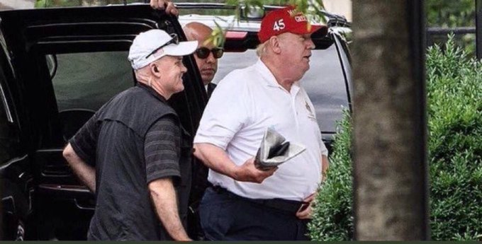 Digitman3's tweet image. Disgusting pig.  Lying, thieving, cheating piece of shit.