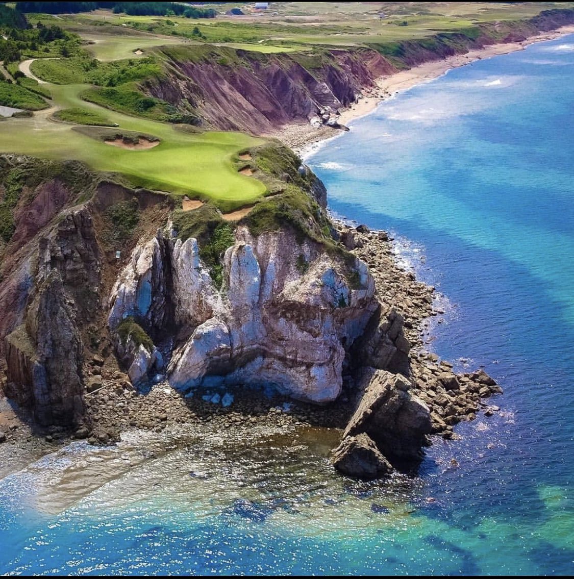 traditiongolfco's tweet photo. What would you do to play this course🍻⛳️ #Popular #Trending #Golf #AustralianOpen #dreamcourse #olddockr https://t.co/jWzwJwJNS6