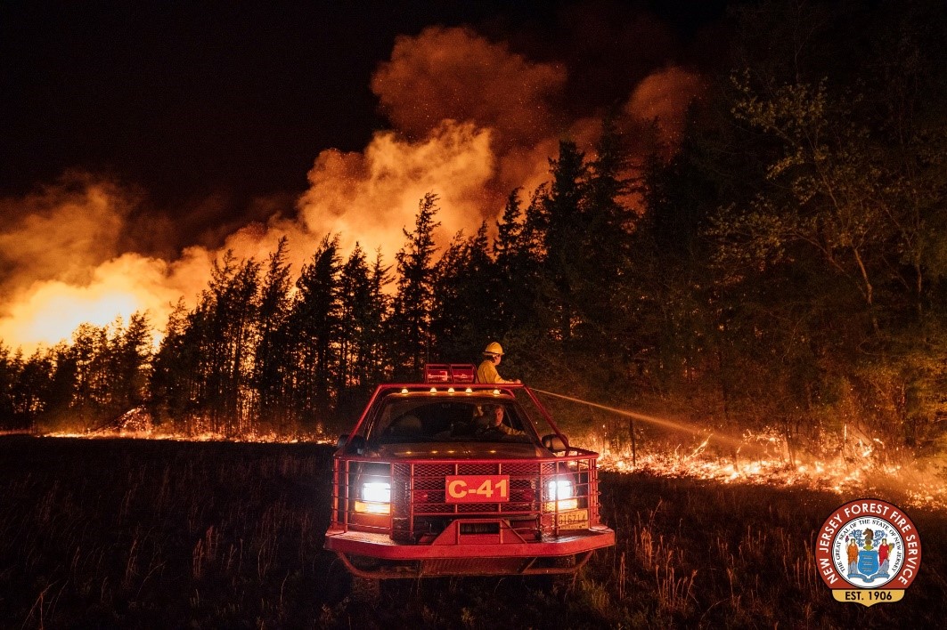 NewJerseyDEP's tweet photo. DEP Snapshot 📸: It’s 2007, Pinelands Wildfire Kindles Plans to Reduce Risk of Blazes
📲 Read the full post here: https://t.co/2GMCKuNyIf
#DEP50 https://t.co/4P9P6xcy4k