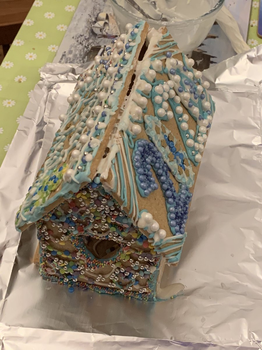 LynnParsonsUK's tweet photo. Come on in & Find Your Calm @magicfm #MellowMagic to get in touch text 61054 starting Your message with the word Magic tweet @LynnParsonsUK or email lynn@magic.co.uk #GingerBreadCottage #Biscuiteering @BiscuiteersLtd @Weybridgerocks ๐๐๐๐๐ https://t.co/pbRc5onvwV