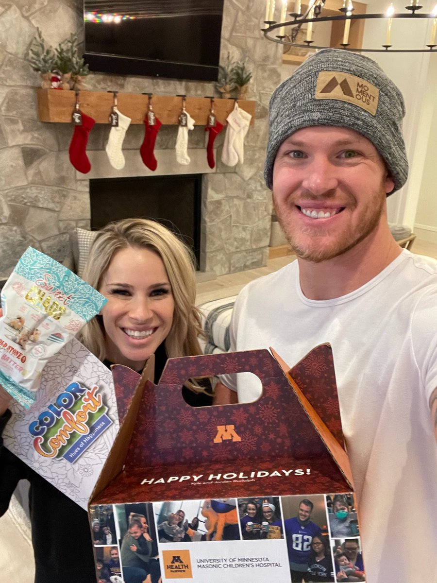 mhfvpediatrics's tweet photo. From 125 gift boxes stuffed with treats to 300 teddy bears to $75,000 for toys, iPads and PPE, we can hardly count all the blessings the @Vikings bestowed upon our hospital this year. C’mon, #VikingsNation. Can we get a hearty #Skol for our friends in purple?

#gratitude #Vikings https://t.co/HGUCjE4EFC