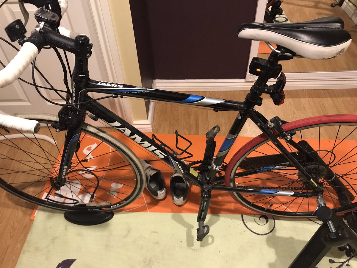 faulkyk's tweet photo. My Ventura Sport found a new lease of life as my indoor trainer. https://t.co/CFzLjXRk58