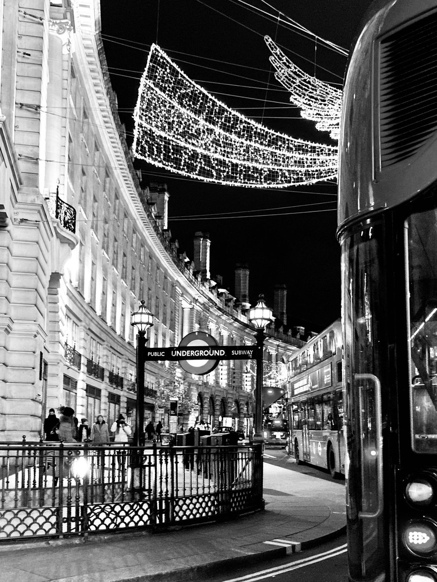 Regent Street #london #magical #streetphotography #londonbus #blackcab #christmaslights #picadillycircus #blackandwhite #photography #blackandwhitephotography #shotoniphone #iphotography #iphonography #iphoto #monochrome