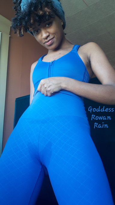 IG community guidelines be like, "No crotch focused shots" and I'm like, "But how would I show my crotch<a href="/tag/workout"class="tags"><span>#workout</span></a><a href="/tag/sweat"class="tags"><span>#sweat</span></a><a href="/tag/femdom"class="tags"><span>#femdom</span></a><a href="/tag/sweaty"class="tags"><span>#sweaty</span></a><a href="/tag/melanin"class="tags"><span>#melanin</span></a><a href="/tag/bodyworship"class="tags"><span>#bodyworship</span></a>