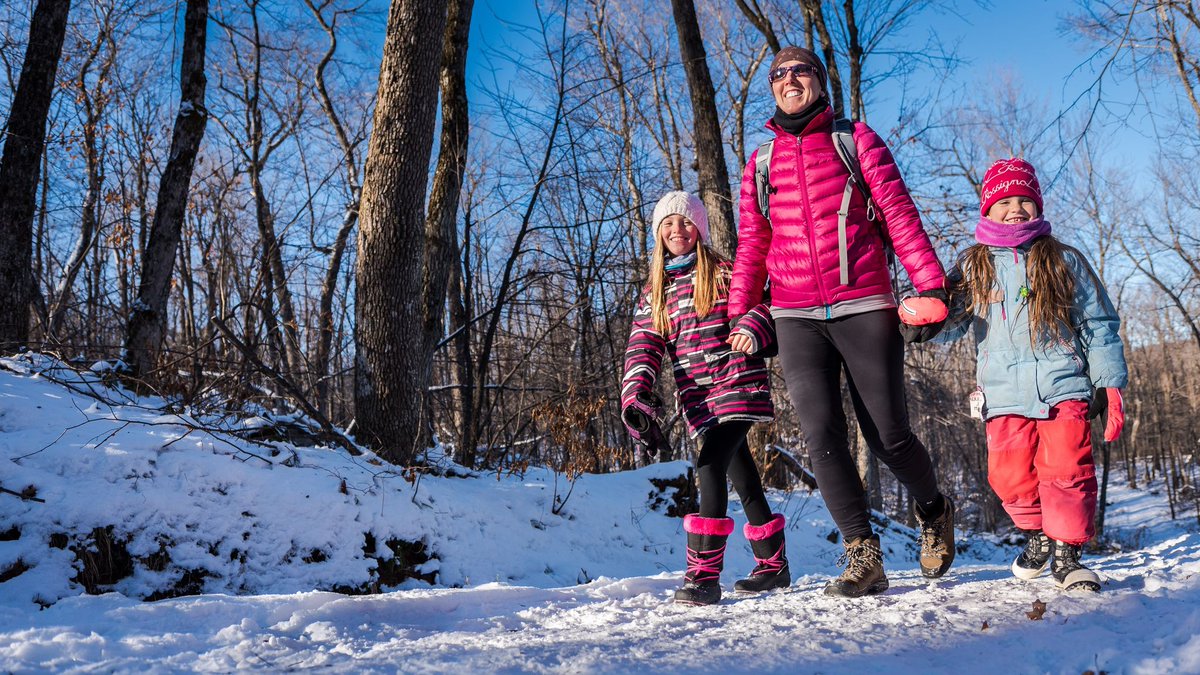 Avez-vous déjà emprunté le sentier des Pionniers ? C’est l’un des quatre sentiers de marche hivernale du #parcdelaGatineau!
 
🐕 Chiens tenus en laisse autorisés
🥾 Port de crampons recommandé
↔️ Distanciation physique requise

Apprenez-en plus : ccn-ncc.gc.ca/endroits/march…