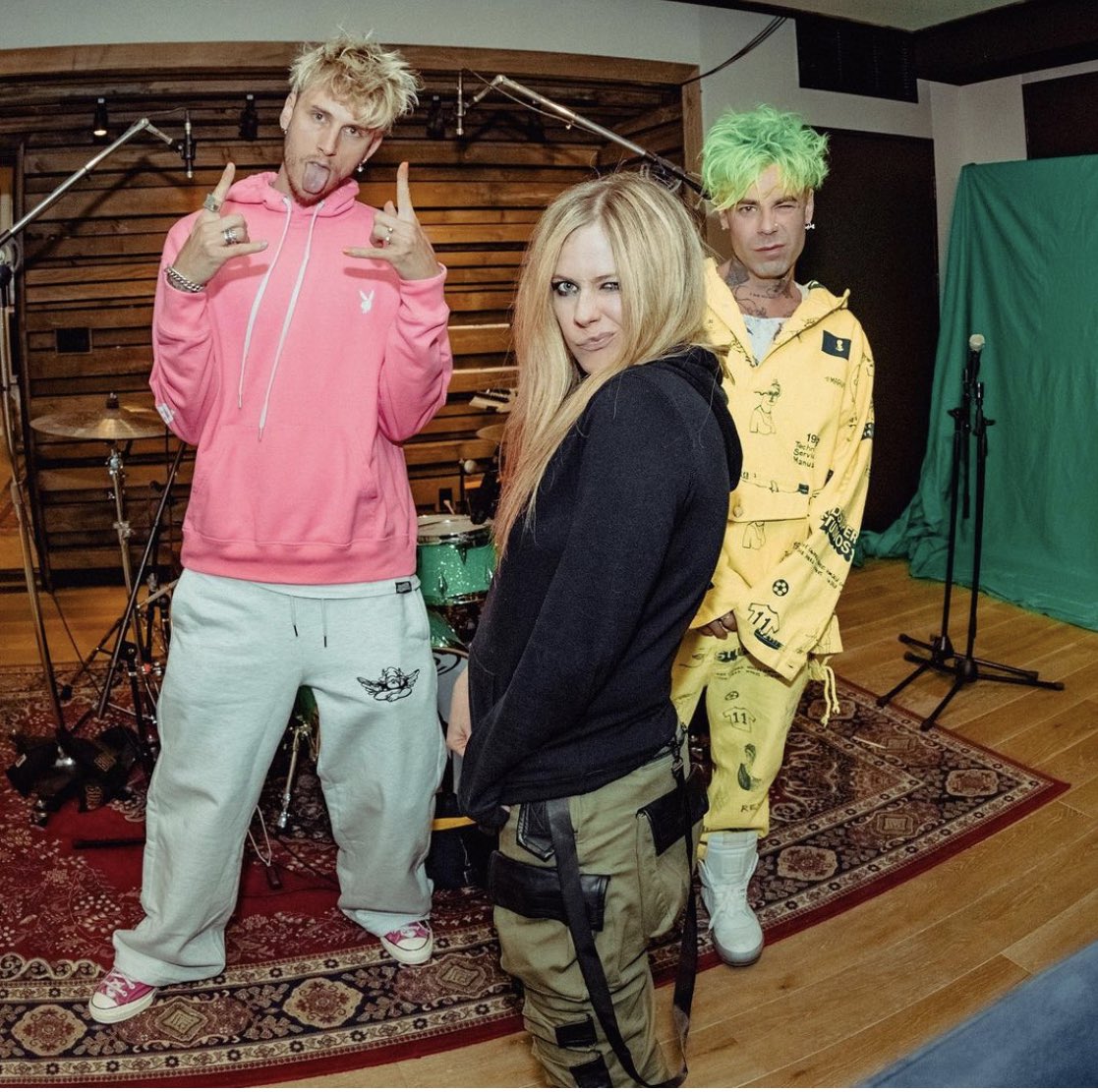LPhybridtheory's tweet photo. OMG I’M SO EXCITED 👀 @AvrilLavigne @machinegunkelly @MODSUN https://t.co/AsnOqXl1Ck