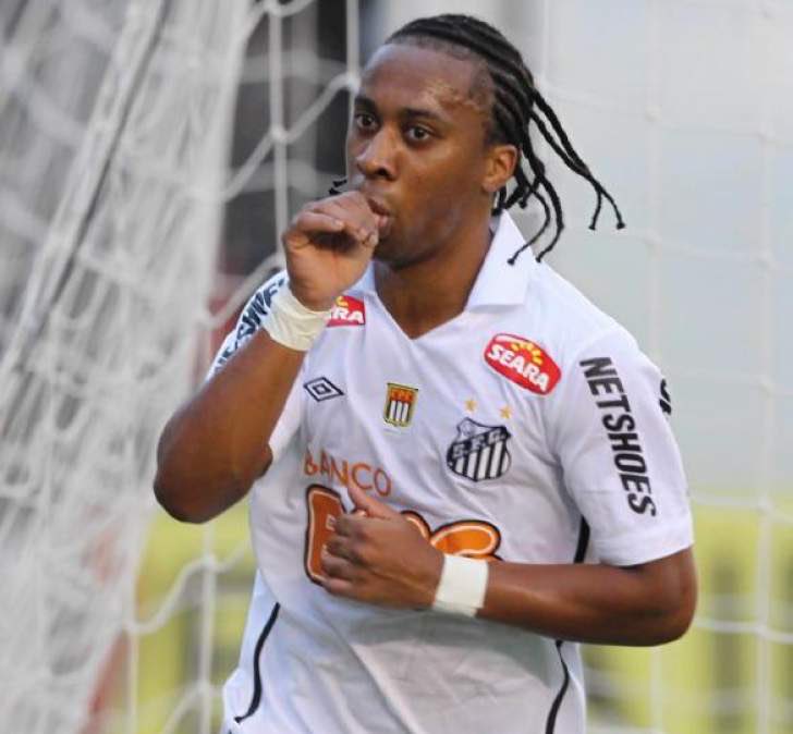 5. Arouca, footballeur. Figueirense (D2) 1 Recopa SudAm, 1 Champ BRE, 1 Coupe BRE, 1 Paulistao, 1 SuperclasicoAppelé en sélection, le milieu quitte Santos pour Palmeiras en 2015 après avoir attaqué son club pour salaire impayé. Aujourd’hui en D2 après 1 an sans club.