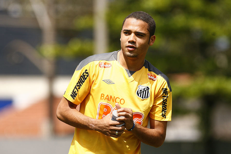 15. Adriano, footballeur. Imperatriz (D3) 1 Recopa Sudamericana, 1 PaulistaoEn janvier 2020, le milieu défensif a signé dans son onzième club (Santos, Sao Caetano, Grêmio, Vitoria, Avai, Novorizontino, Goias, CRB, Santo André, Portuguesa, Imperatriz).