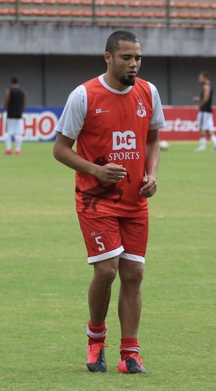 15. Adriano, footballeur. Imperatriz (D3) 1 Recopa Sudamericana, 1 PaulistaoEn janvier 2020, le milieu défensif a signé dans son onzième club (Santos, Sao Caetano, Grêmio, Vitoria, Avai, Novorizontino, Goias, CRB, Santo André, Portuguesa, Imperatriz).