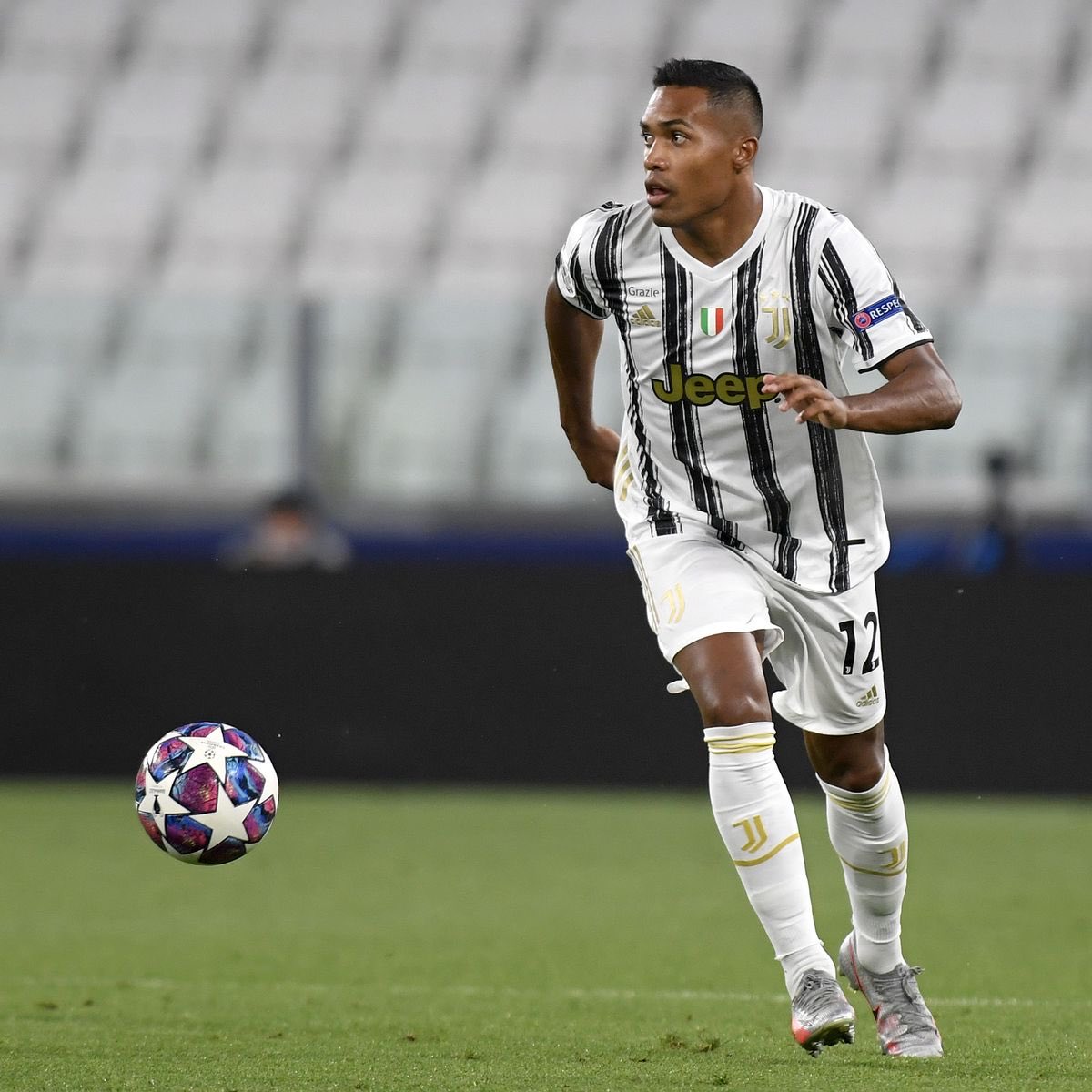 16. Alex Sandro, footballeur Juventus 5 Serie A, 3 Coupe ITA, 2 Liga NOS, 1 Supercoupe POR, 1 Copa AmericaUn prêt d'1 an et demi seulement à Santos lui a ouvert les portes de l’Europe. Porto 5 ans, et la Juve 6 ans, depuis 2015. Après 200 matches en Italie, il stagne.