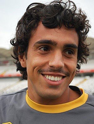 19. Diogo, footballeur. Pathum 2 Champ GRE, 1 Coupe GRE, 11 Champ Thaïlande, 5 Champn MalaysieDes blessures ont détruit son rêve européen à l’Olympiakos. De retour au Brésil (Flamengo, Santos, Portuguesa, Palmeiras), il est depuis 2014 une rockstar en Asie (117 buts).