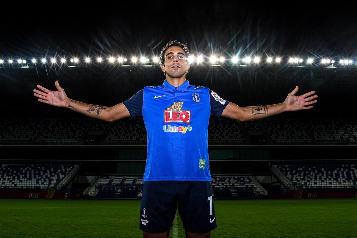 19. Diogo, footballeur. Pathum 2 Champ GRE, 1 Coupe GRE, 11 Champ Thaïlande, 5 Champn MalaysieDes blessures ont détruit son rêve européen à l’Olympiakos. De retour au Brésil (Flamengo, Santos, Portuguesa, Palmeiras), il est depuis 2014 une rockstar en Asie (117 buts).