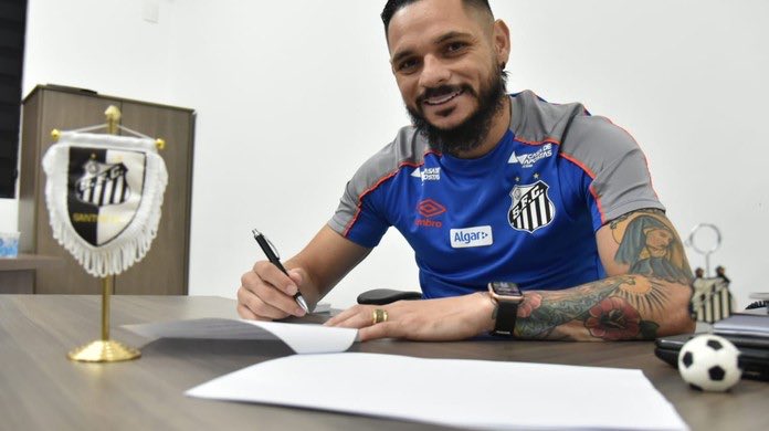 21. Para, footballeur. Santos 2 Champ CariocaCédé à Grêmio en 2012 à cause d’une concurrence accrue au poste de latéral droit, il y est titulaire 3 ans. Puis à Flamengo de 2015 à 2019 et de retour à Santos l’an passé où il a récemment prolongé jusqu’en 2022.