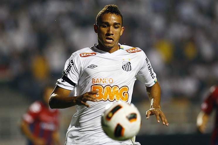 22. Danilo, footballeur. Juventus 2 LDC, 1 Serie A, 2 PL, 2 EFL Cup, 1 FA Cup, 1 Liga, 1 Supercoupe UEFA, 1 CDM Club, 2 Champ PORJoueur le plus utilisé par Santos en 2011, le DD a régalé Porto mais déçoit quelque peu au niveau supérieur (Real, City, Juve).