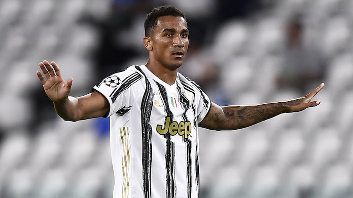 22. Danilo, footballeur. Juventus 2 LDC, 1 Serie A, 2 PL, 2 EFL Cup, 1 FA Cup, 1 Liga, 1 Supercoupe UEFA, 1 CDM Club, 2 Champ PORJoueur le plus utilisé par Santos en 2011, le DD a régalé Porto mais déçoit quelque peu au niveau supérieur (Real, City, Juve).