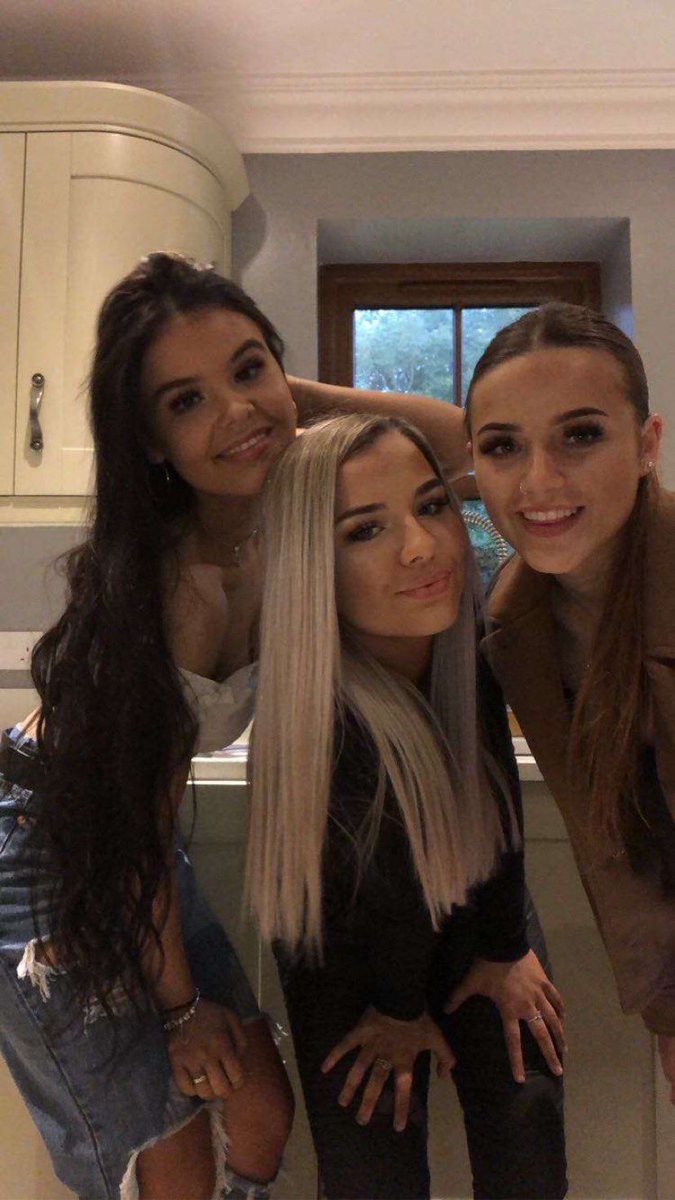 happy 17th birthday to dis beautiful human🤍🕊 hope U’ve had the best day!! drive safe😜Xxxx @ionastuaart